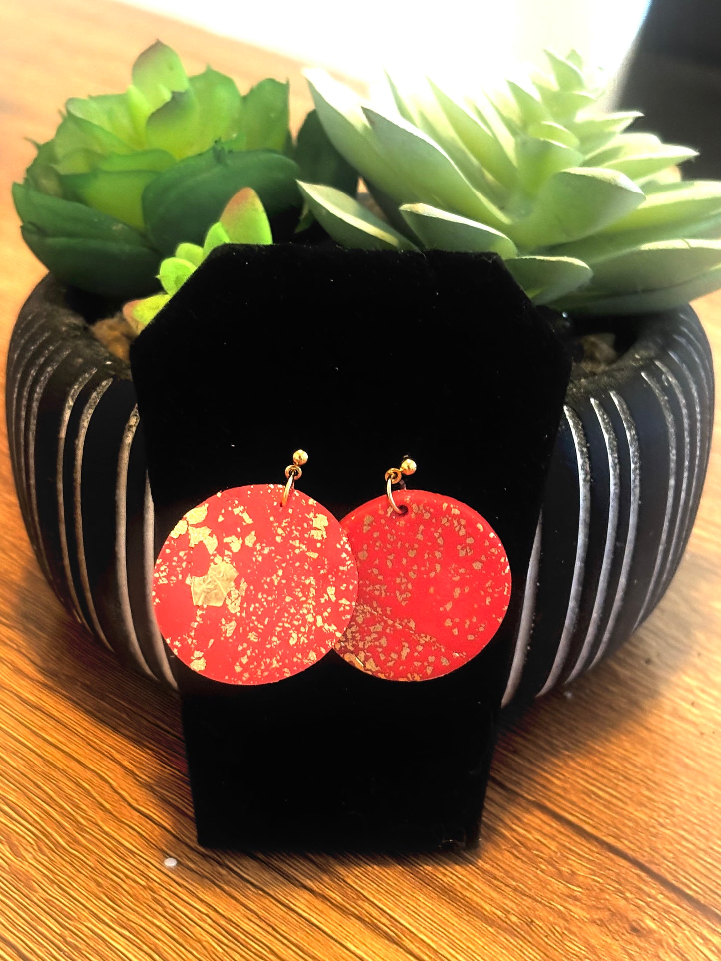 Red and gold solid circles